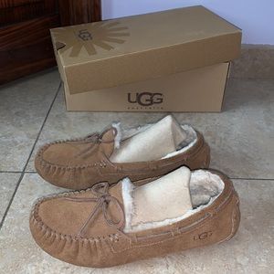 UGG Dakota Chestnut Moccasins Size 4